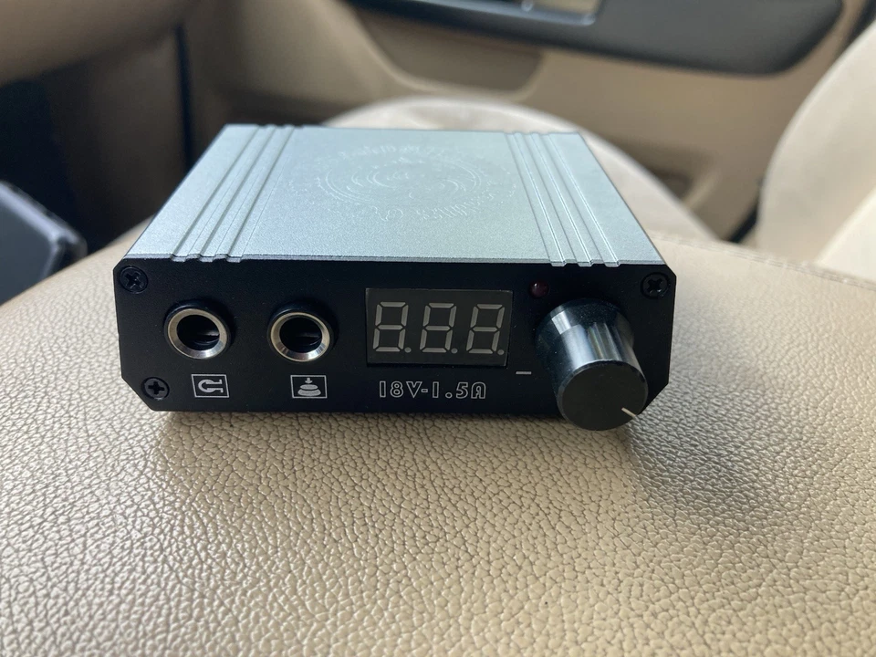 Máquina de tatuaje Dragonhawk Supply 18V 1.5A 23W 100-230W modo 50/60Hz LCD digital Foto 1 de 4