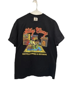 ¡Oso de lectura de libros de camisetas lindo! Colores “Libros y discos reciclados” de confort medio - Imagen 1 de 5
