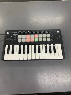 NOVATION MIDI CONTROLLER LAUNCHKEY MINI - image 1 of 4