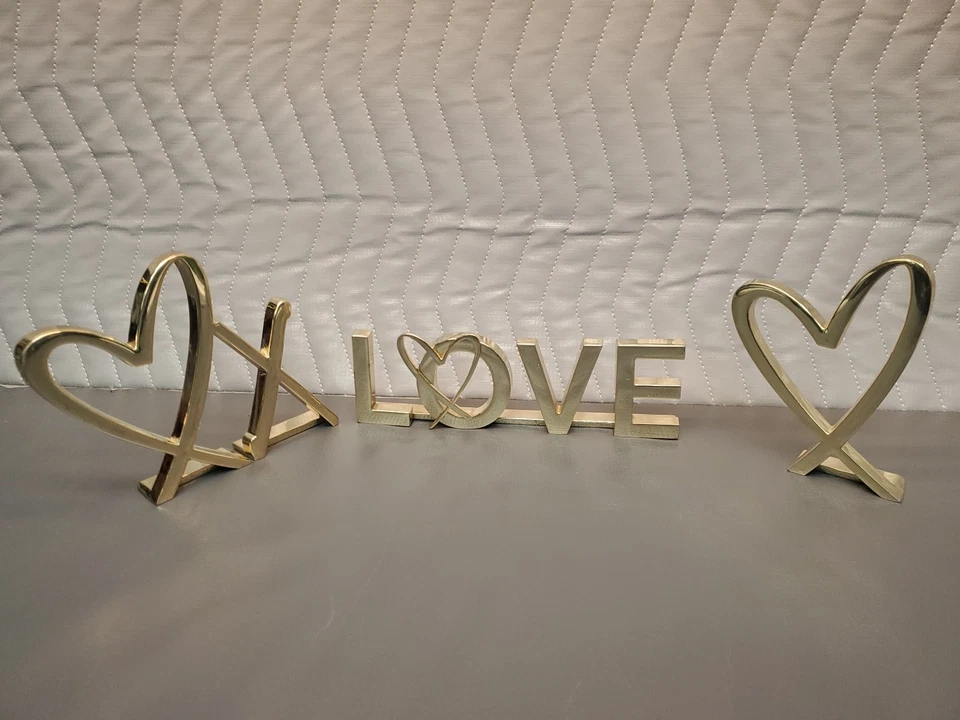 Victoria's Secret Juego de 3 piezas de corazón de metal / amor Foto 1 de 4