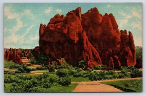 Cartolina Colorado Springs, CO Vista Garden of The Gods North Gate Cammelli Baci - Foto 1 di 2