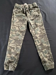 Pantaloni Levi's ragazzo taglia 12 verde reg mimetico giovani joggers mimetici polsini elasticizzati - Foto 1 di 10