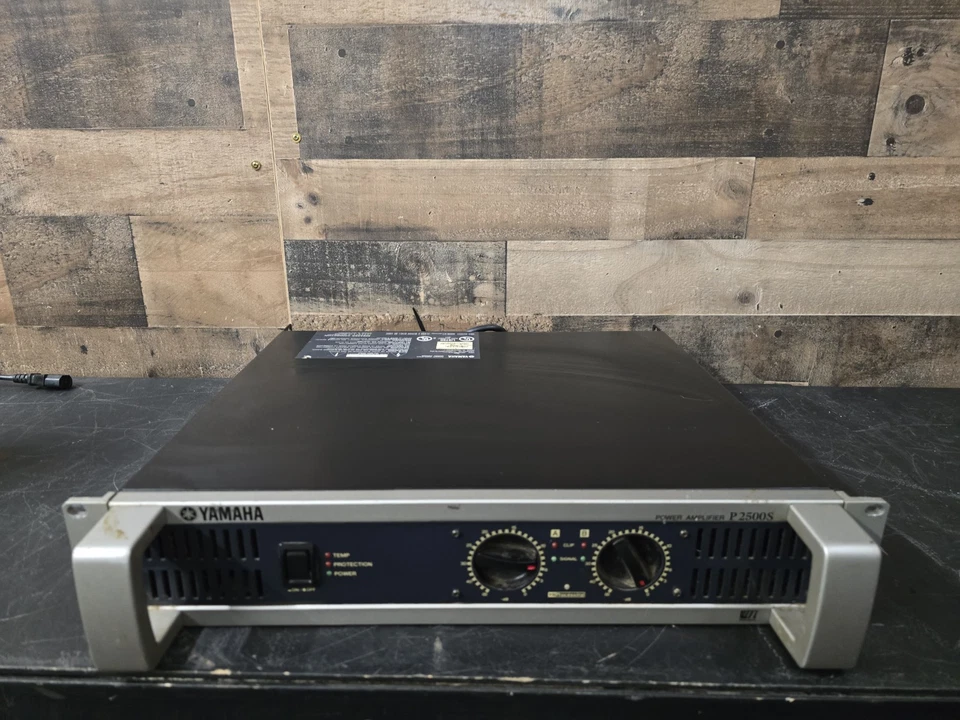Yamaha P2500S - Two-Channel Power Amplifier - Image 1 of 4