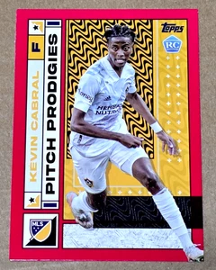 2022 Topps MLS 172 Kevin Cabral Pitch Prodigies Red Parallel 1/10 Made LA Galaxy - Bild 1 von 2