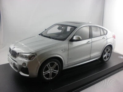 Paragon Models BMW X4 glacier silver 2014 dealer box 1/18 80432352457 - Immagine 1 di 3