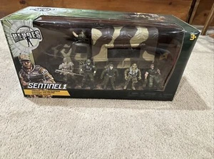 2015 TRUE HEROES SENTINEL 1 TROOP TRANSPORTER 7 FIGURES TOYS R US NIB  - Picture 1 of 1