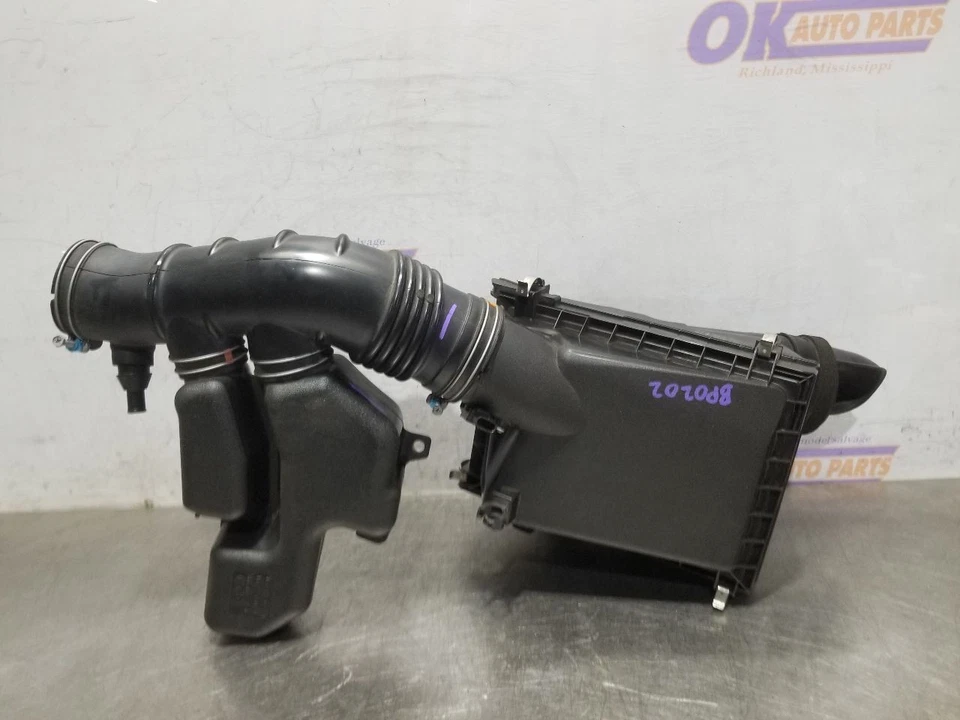 14 2014 TOYOTA 4RUNNER LIMITED 4.0L ENGINE AIR CLEANER INTAKE - Image 1 of 4