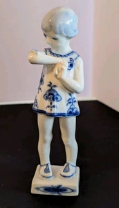 Royal Copenhagen blau geriffeltes Mädchen mit Schmetterling 1/4795 - Bild 1 von 8