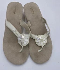 Sonoma Life Style Damengröße 9 beige Keilabsatz-Riemensandalen mit Schmucksteinen besetzt I-Zoll-Keilabsatz - Bild 1 von 7