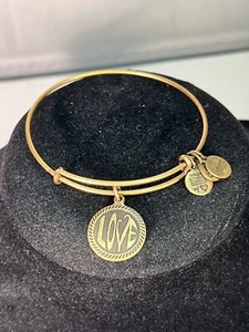 Alex und Ani goldfarbener Armreif Armband mit Dangle Love Charm - Bild 1 von 2