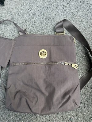 Bolso Baggallini beige para mujer Foto 1 de 4