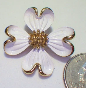 Vintage White Enamel & Gold Plate Dogwood Blossom Flower Pin 1 1/8" FREE SHIP - Picture 1 of 3