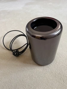Apple Mac Pro 2013 3.7Ghz Quad Core 12GB RAM 512 GB SSD/ Dual AMD FirePro D300 - Picture 1 of 4