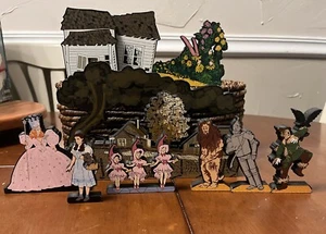 Shelia's Collectibles Wizard Of Oz Shelf Sitter Wooden Retired 8 Pieces - Picture 1 of 13
