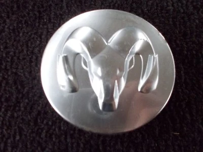 Tapa central de rueda 2.5" Dodge Durango Dakota Ram 1500 Calibre Avenger Charger  Foto 1 de 3