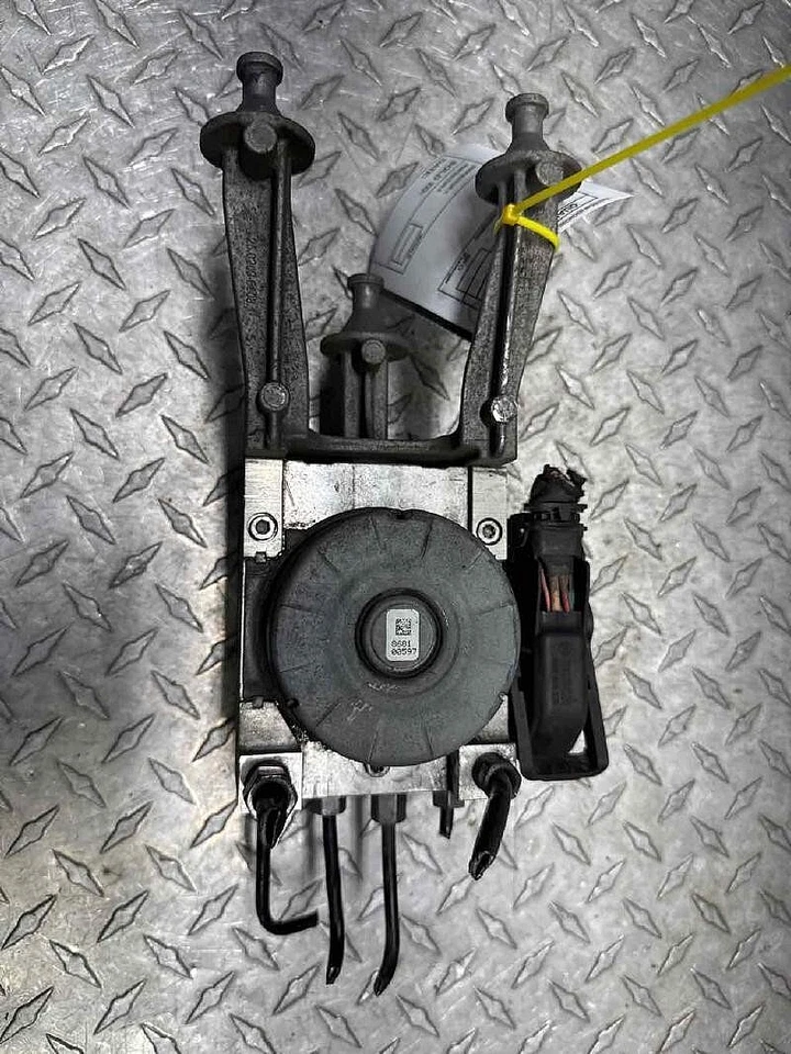 2015-23 Dodge Charger/Chrysler 300/ Magnum ABS Pump Adaptive Cruise Assembly - Image 1 of 4