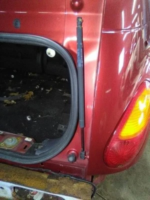 Chrysler PT Cruiser 2005 pasajero derecho puntal de gasolina para tapa Foto 1 de 4