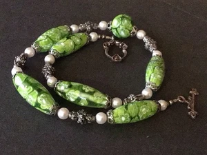 Vintage handgemachte Halskette mit grünen Glaskeramikperlen 15" Knebelverschluss - Bild 1 von 6