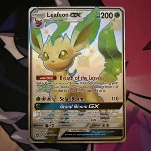 Pokémon Leafeon GX SV46/SV94 Destino Nascosto Shiny Vault Ultra Raro Nuovo/M Condizioni - Foto 1 di 2