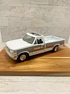 Vintage ERTL Ford Case IH Implement Pickup Truck 1/16 Bianco, n.1235U 1994 Giocattolo - Foto 1 di 12