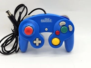 Old Skool GameCube/Wii Compatible Controller - Blue With Red Thumb Cap Cover - Picture 1 of 11