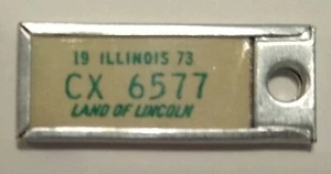 Vintage 1973 Illinois Mini Keychain License Plate Land Of Lincoln DAV Issued - Picture 1 of 4