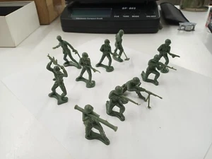 Vintage Plastic Toy Soldiers Army Men Set of 10. Classic Kids Toy. Used  - Picture 1 of 7