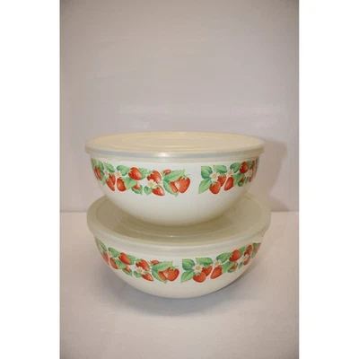 Винтажный клубничный эмалированный набор чаш с крышками, гнездовые чаши, коттеджкор - Изображение 1 из 4