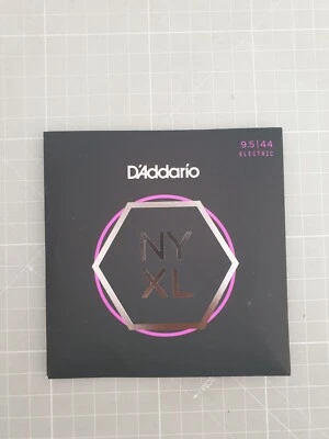 D'Addario NYXL 095-44 Carbon Steel Alloy Gitarrensaiten