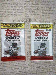 (2) 2007 Topps Football Packs Factory Sealed 11 Cards Each. TD Tribute Insert - Bild 1 von 7
