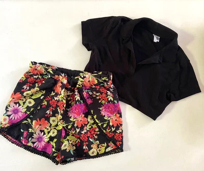 Lote de Pantalones Cortos Charlotte Russe Talla L Negros Florales Boho y H&M Divididos Recortados Polo Top Foto 1 de 4