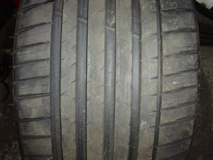Michelin Pilot Sport 4 SUV    285/35/23/107Y  1 Stück  7 mm - Bild 1 von 1
