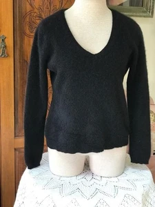 Ladies Black CASHMERE by BLOOMINGDALES ~ Size Medium ~ V-neck Pullover - Picture 1 of 12