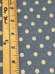 Telas Santee círculos blancos sobre fondo azul medio 100 % algodón por 1/2 yarda - Imagen 1 de 4