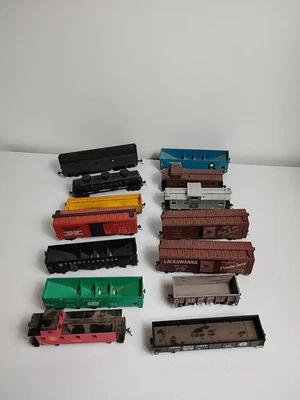 HO Scale Freight + Cargo Cars Lackawanna,  New Haven, Blue Rock - 14 pcs - Image 1 of 4