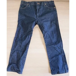 Wrangler Mens Jeans 40 x 30 Relaxed Fit Blue Denim 13MWZ 5 Pocket Zipper Fly - Picture 1 of 7