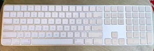 Apple magic keyboard A2520 with Touch ID and Neumeric Keypad - Picture 1 of 5