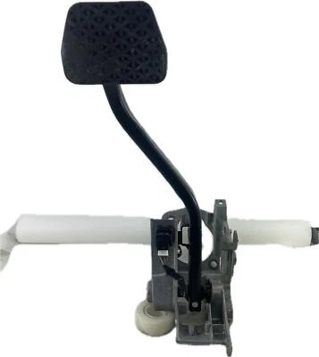 BMW328I 2008 pedal de freno Foto 1 de 4