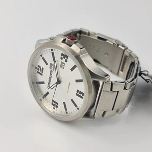 Quiksilver Mens Beluka Watch Silver Polished Stainless Steel Case & Bracelet - Picture 1 of 9