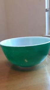 Vintage PYREX  #403 4" Deep And 8 1/2" Wide, Basic Green Mixing Bowl Made In USA - Picture 1 of 11
