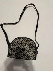 Tommy Hilfiger Umhängetasche Logo Schwarz Monogramm - Bild 1 von 7