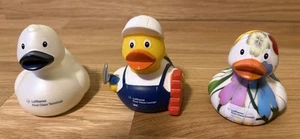 DREI LUFTHANSA FIRST CLASS - ENTE GUMMIENTEN BADEENTE, Ostern - Bild 1 von 5