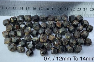 751 Carats Terminated Almandine Garnet Crystals. - Picture 1 of 6