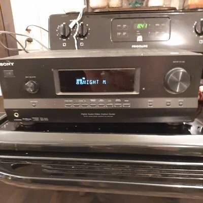 Sony Home Theater Surround Sound Receiver STR-DH520 7.1 Ch No remote, powers on. - Image 1 of 4