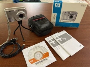 HP Photosmart M425 Camera w/case, tripod & accessories - Picture 1 of 5