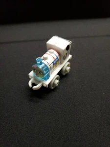 THOMAS & FREUNDE Minis Zug Lok SPONGEBOB Millie als Sandy - Bild 1 von 2