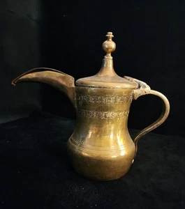 Handgefertigte Vintage Dallah arabische Kaffeekanne mit gestempelten Details aus Syrien - Bild 1 von 9