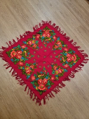 Bufanda de lana floral vintage chal envolvente folk Pavlova Slavik Foto 1 de 4