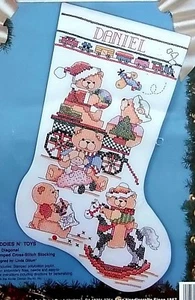  Bucilla Christmas Stocking TEDDIES N' TOYS Cross Stitch Kit  18" Linda Gillum - Bild 1 von 3