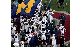 DONOVAN EDWARDS MICHIGAN WOLVERINES RB SIGNIERTES 8 X 10 FOTO MIT JSA COA #2 - Bild 1 von 1